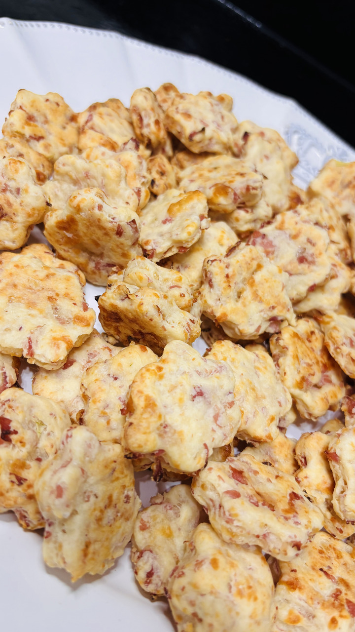 Biscoitinho Salgado de Presunto, Queijo e Salame